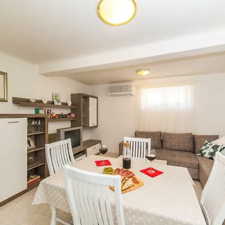 Mirjana Apartamento *