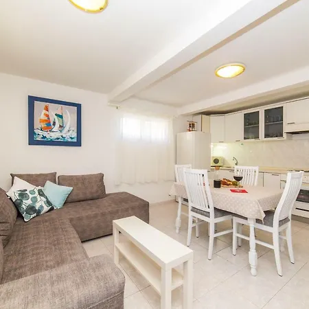 Apartamento Mirjana *
